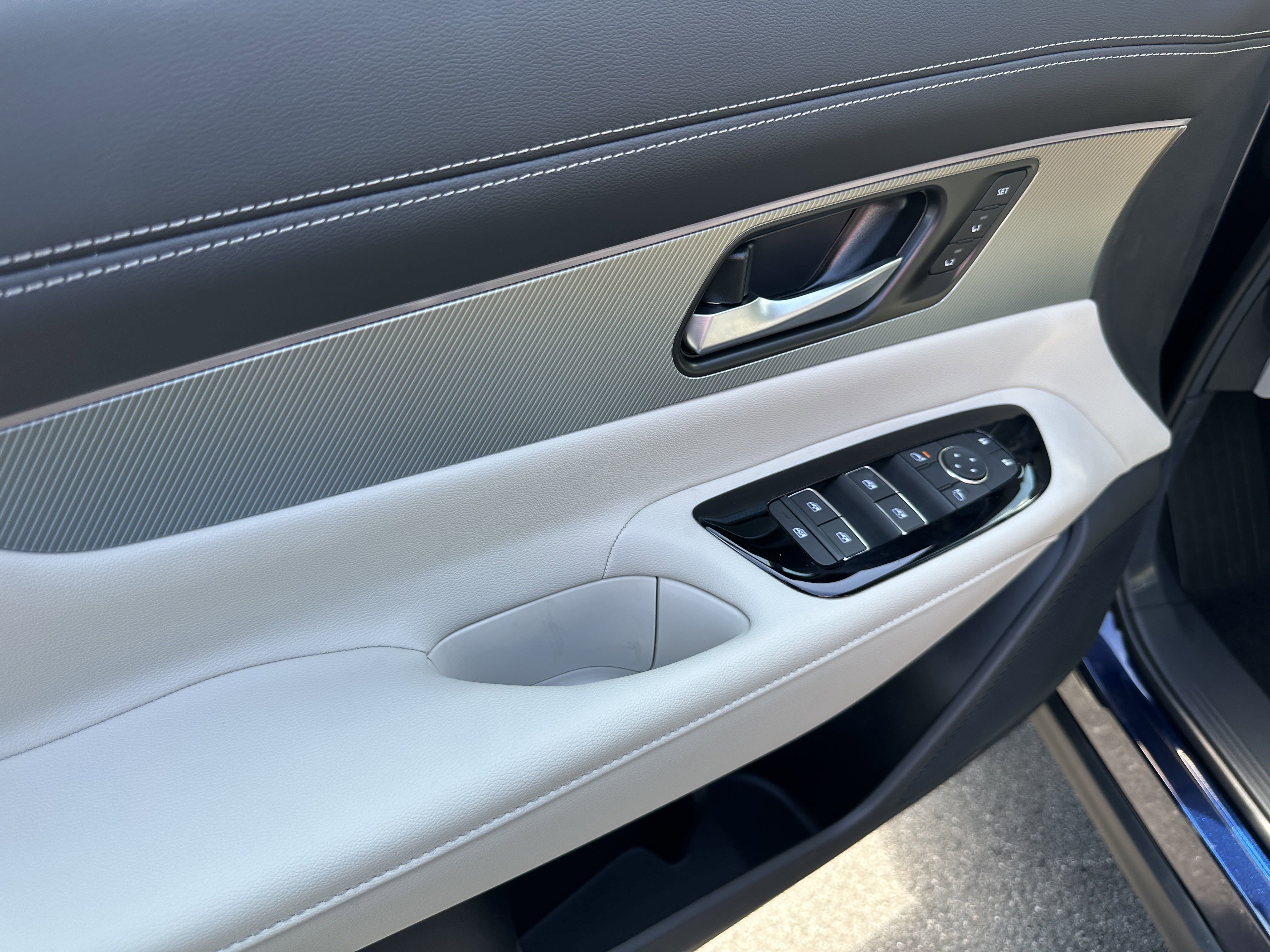 2025 Nissan Murano SL photo 2