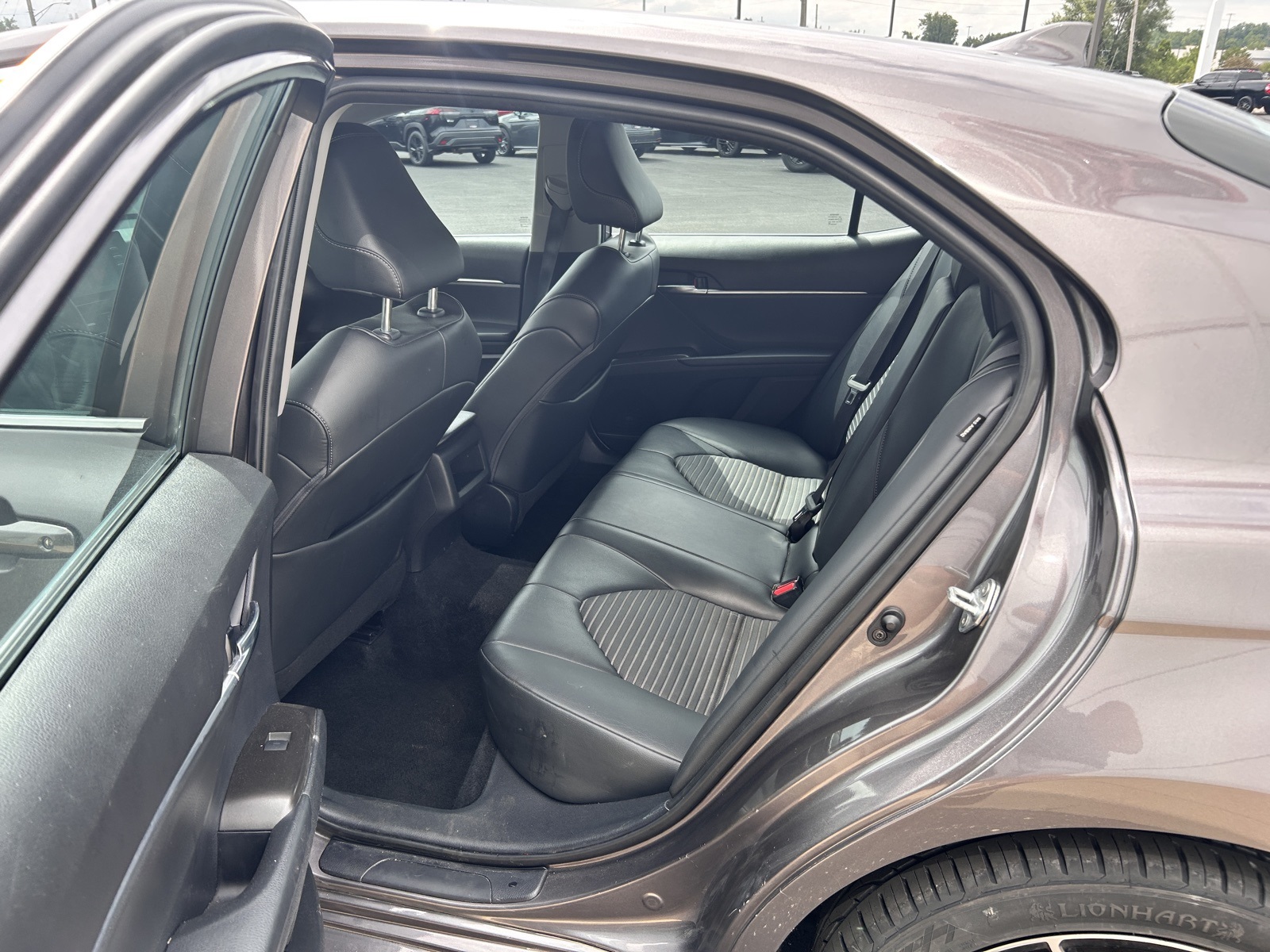 2022 Toyota Camry SE photo 12