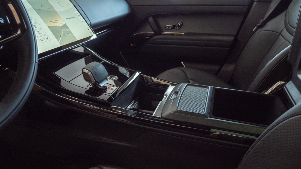 2025 Land Rover Range Rover Sport SE photo 11