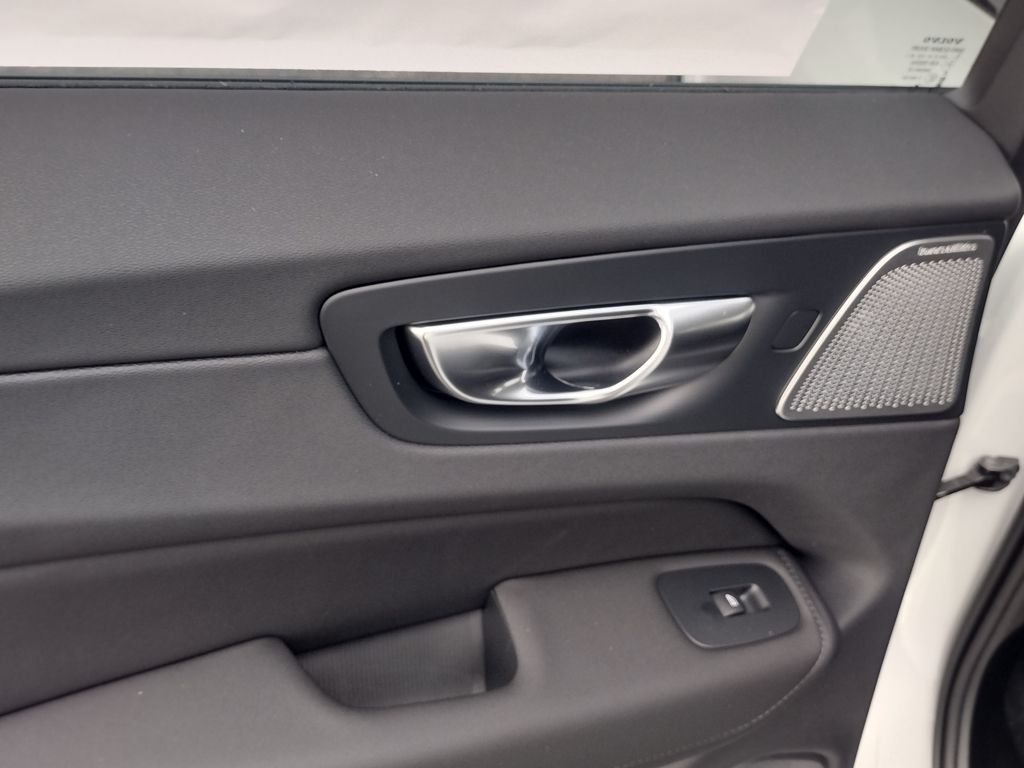 2026 VOLVO XC60 - Image 17