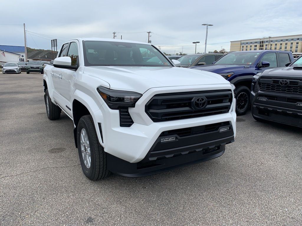 2025 Toyota Tacoma SR5's photo