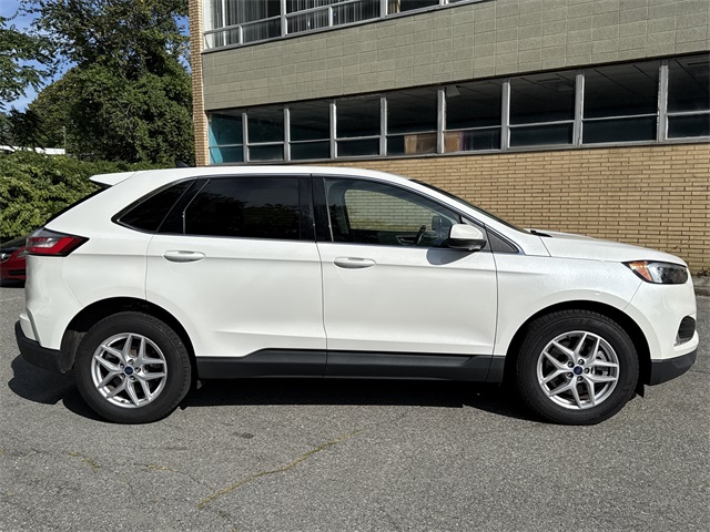 2022 Ford Edge SEL photo 3