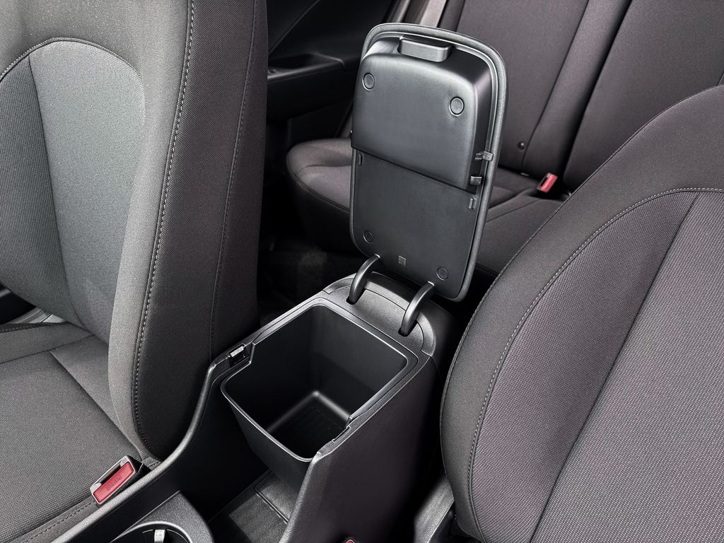 2026 Hyundai Kona SE photo 11