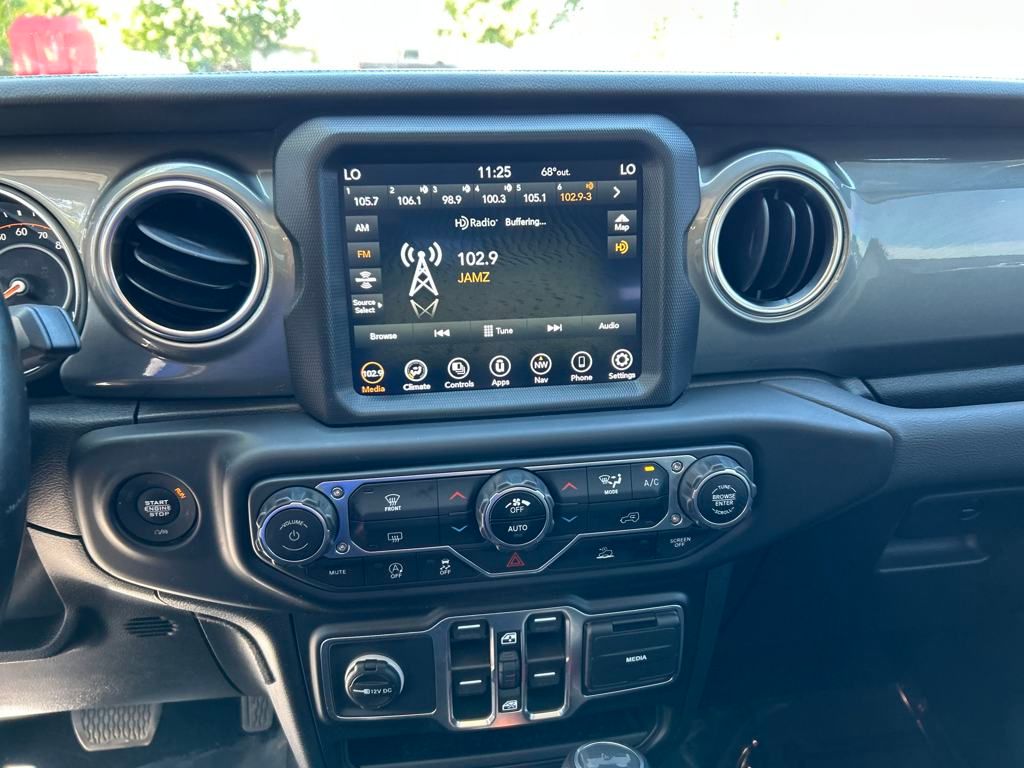 2021 Jeep Wrangler Unlimited Sahara photo 13