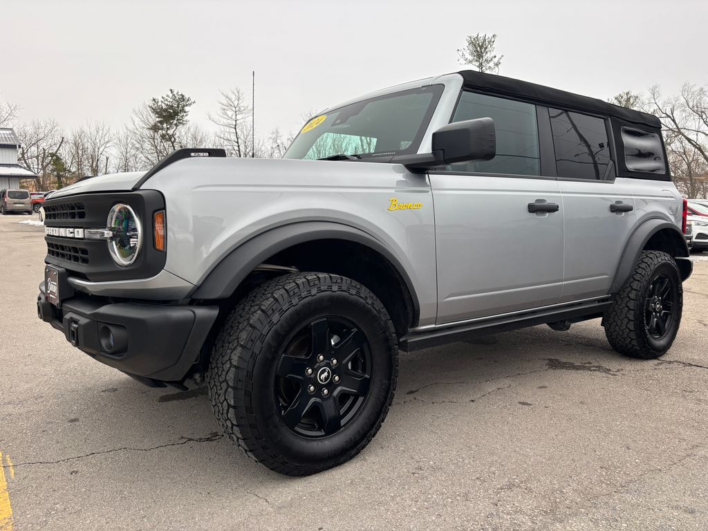2024 Ford Bronco 4-Door Black Diamond's photo