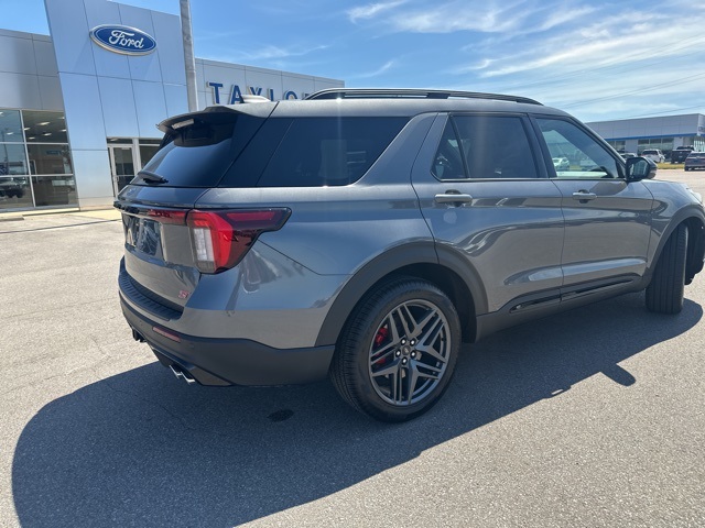 2025 Ford Explorer ST photo 13