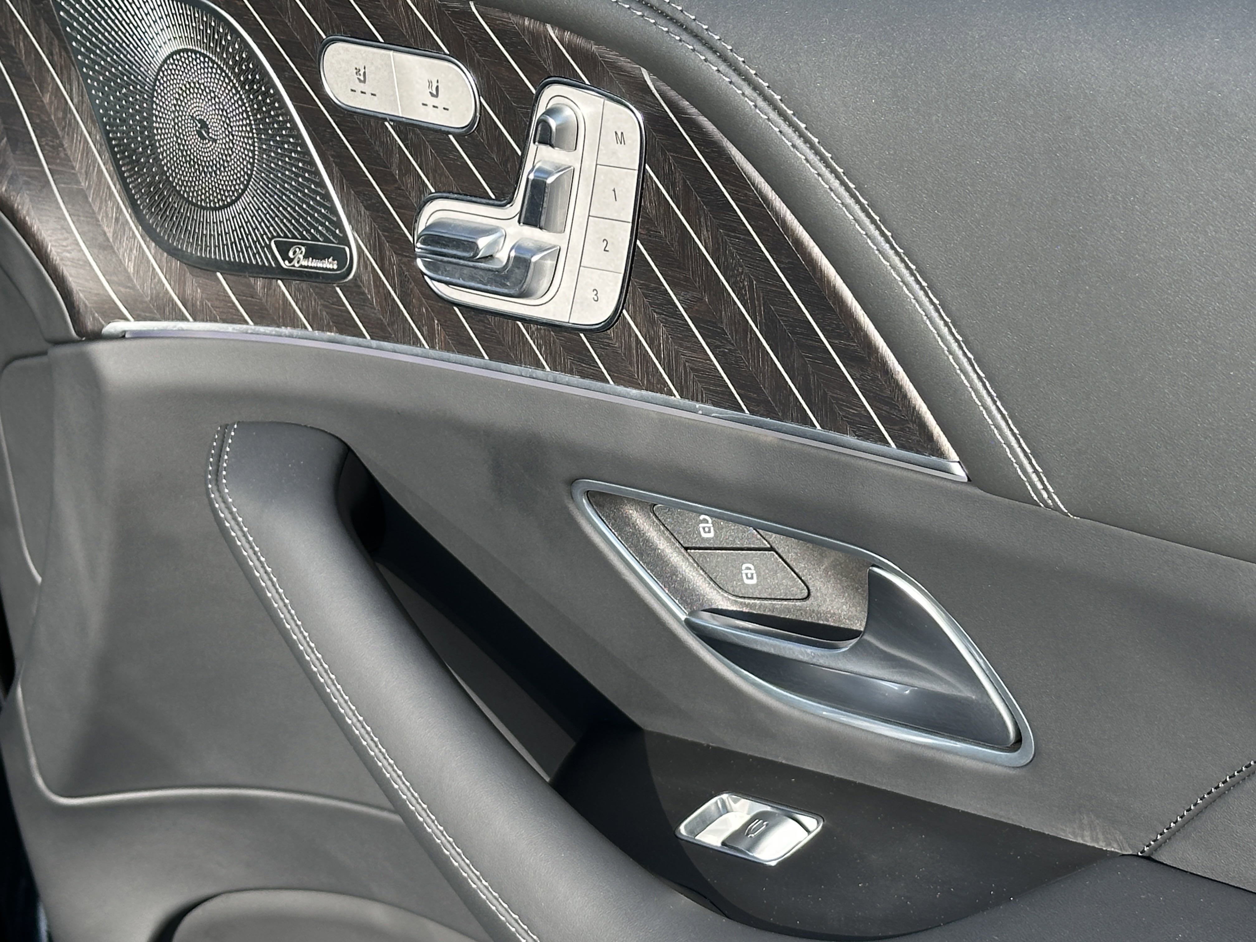 2024 Mercedes Benz GLS 4MATIC Maybach 600 photo 3