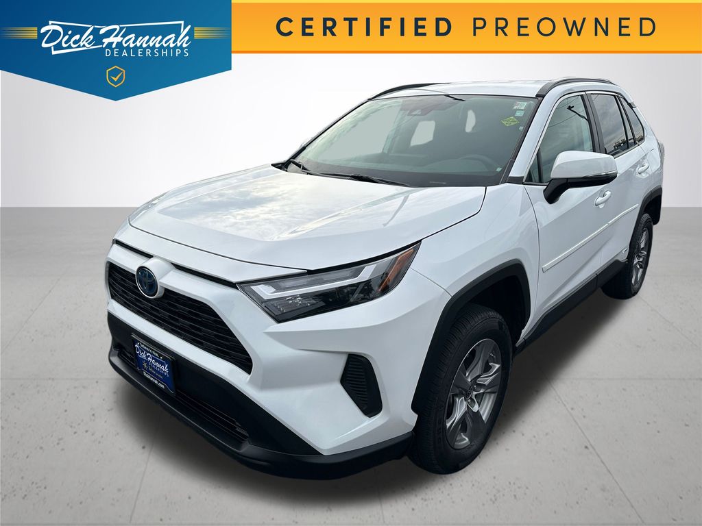 2024 Toyota RAV4 LE's photo