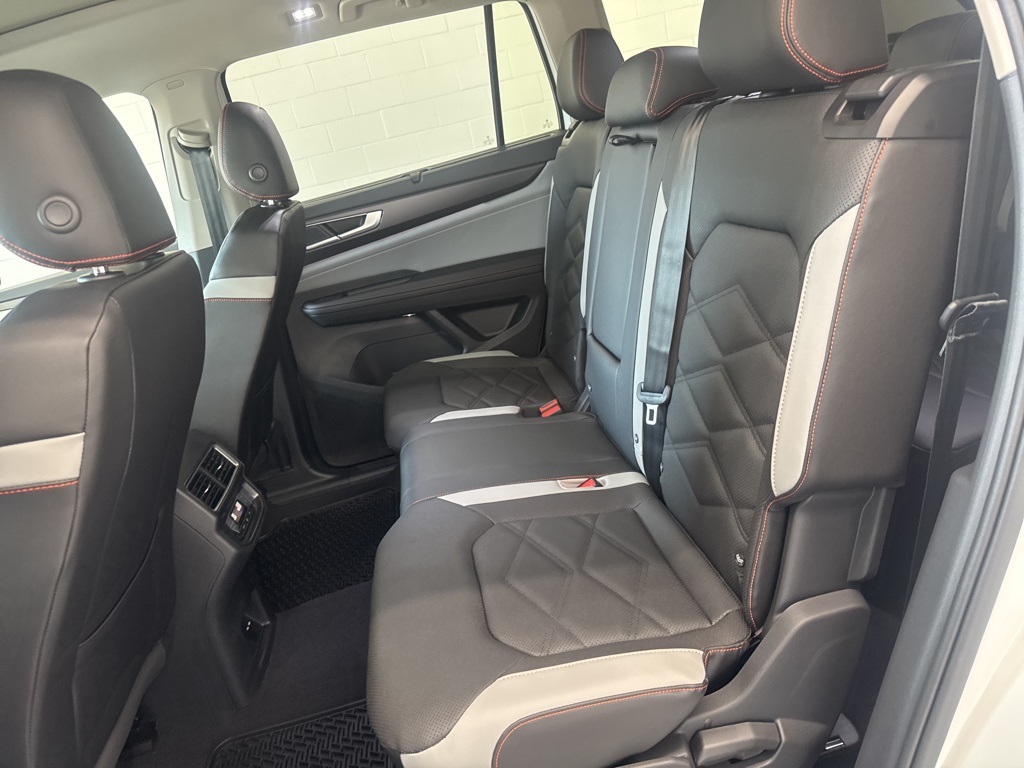 2026 Volkswagen Atlas Peak Edition SE photo 25