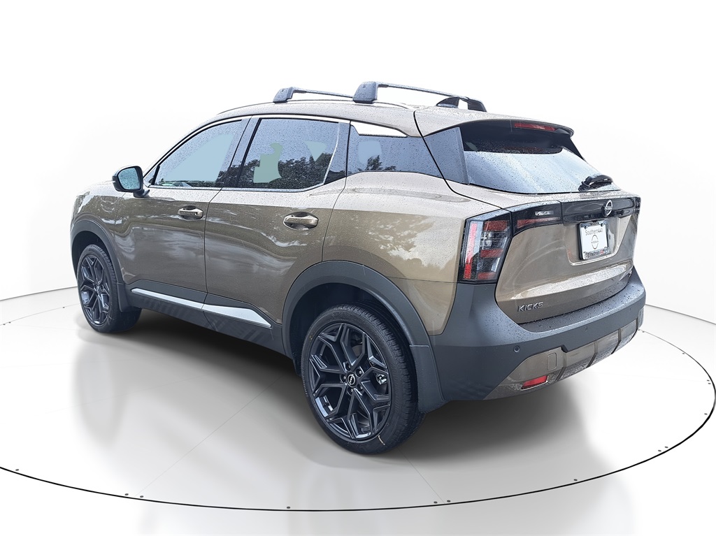 2026 Nissan Kicks SR photo 4