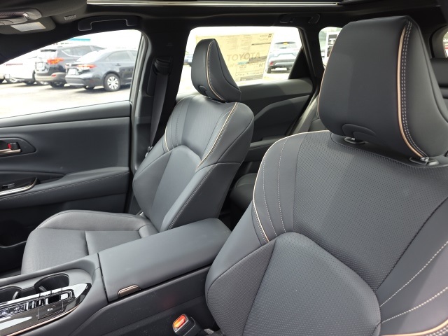 2025 Toyota Crown Signia Limited photo 10