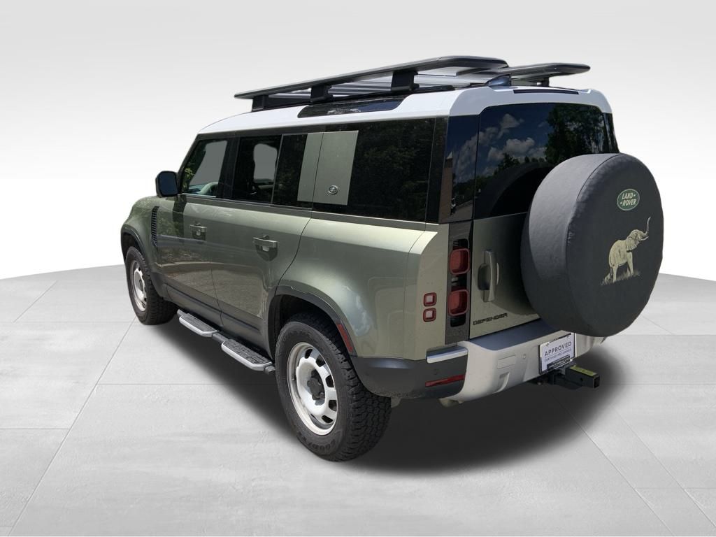 2023 Land Rover Defender 110 S photo 5