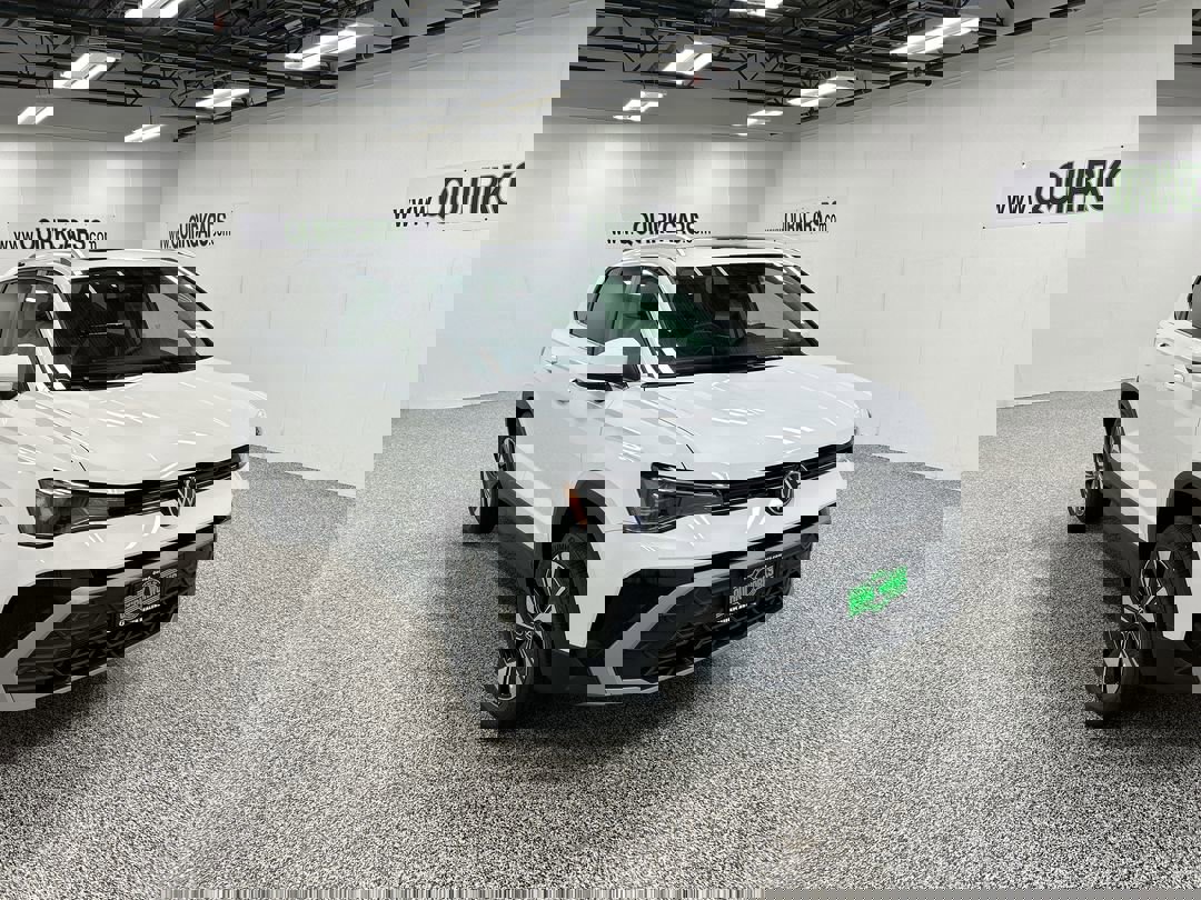 2025 Volkswagen Taos SE's photo