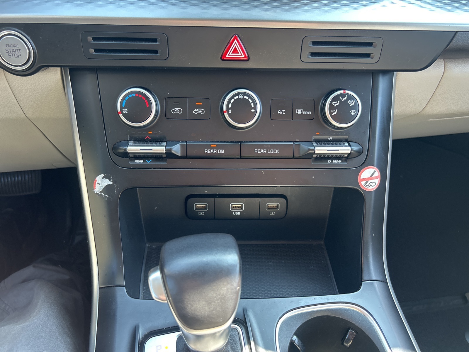 2024 Kia Carnival LX photo 21