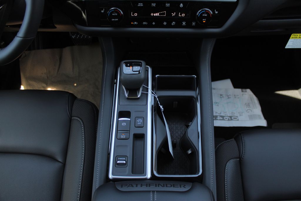 2025 Nissan Pathfinder SL photo 18