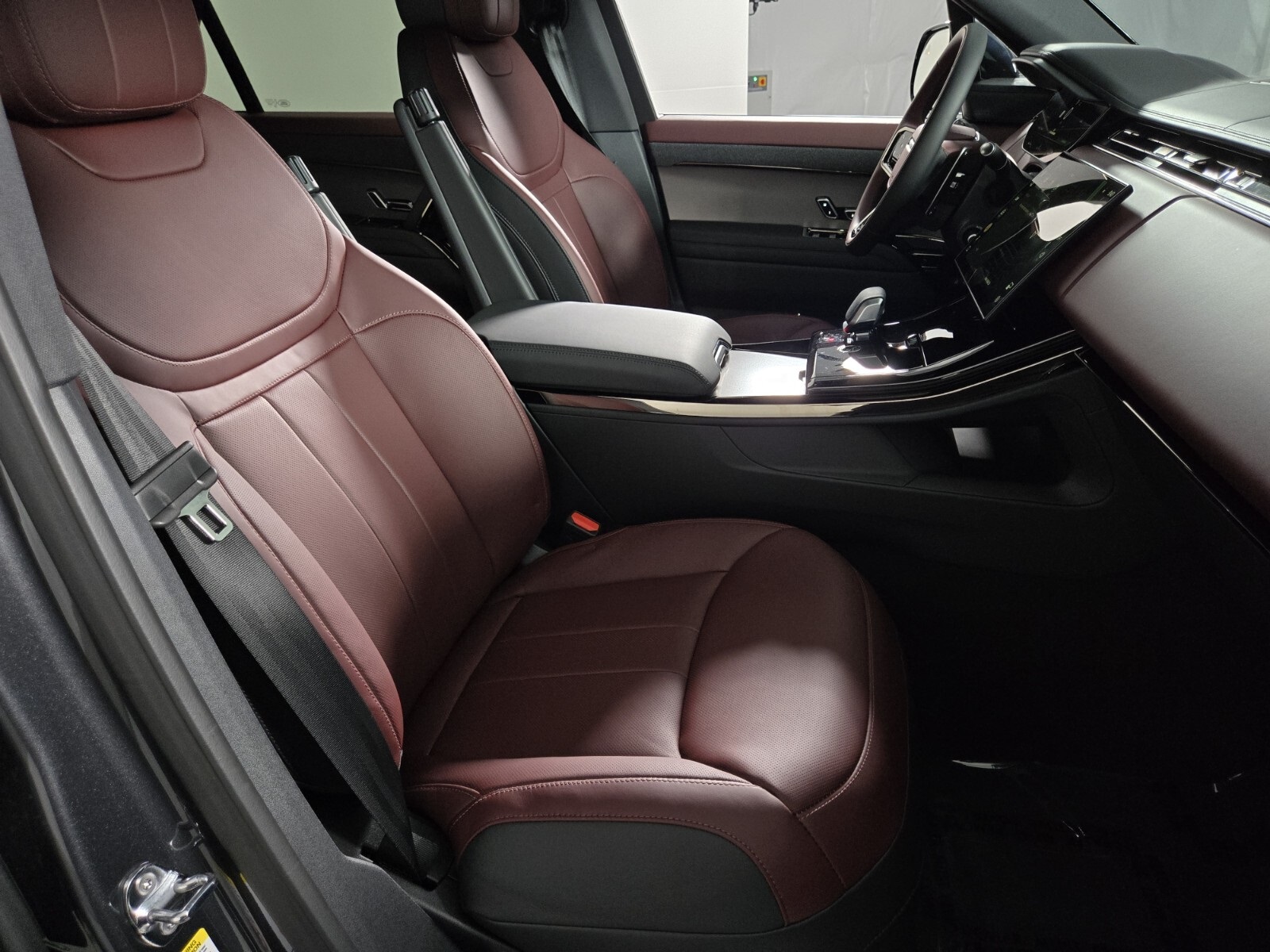 2025 Land Rover Range Rover Sport SE photo 2