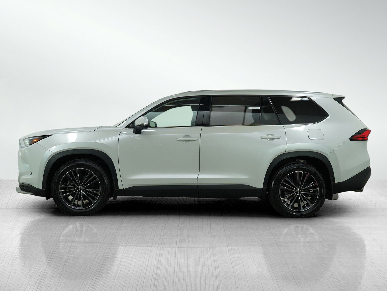 Used 2024 Toyota Grand Highlander Platinum with VIN 5TDADAB53RS008028 for sale in Bloomington, Minnesota