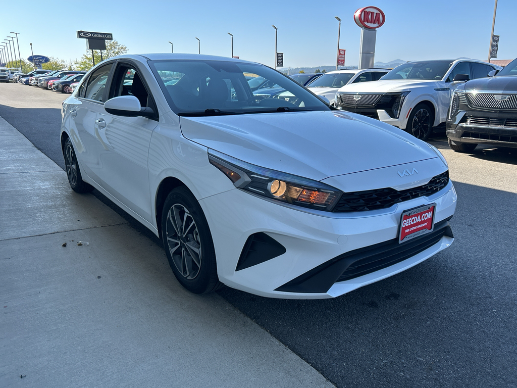 2024 Kia Forte LXS photo 3