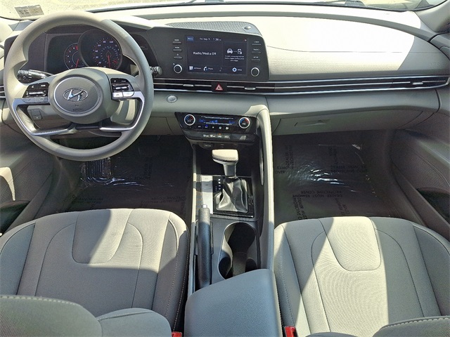2022 Hyundai Elantra SEL photo 15