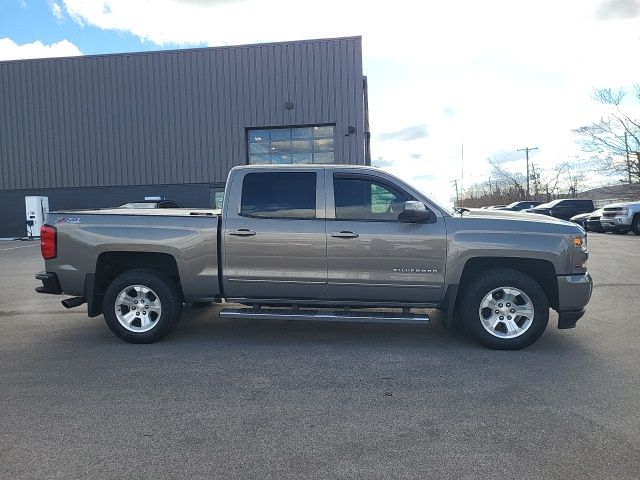 2017 Chevrolet Silverado 1500 LT photo 2