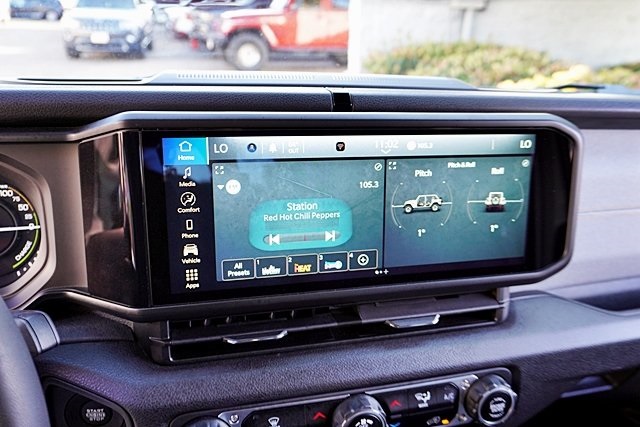 Used 2024 White Jeep Sport S 4xe image 25