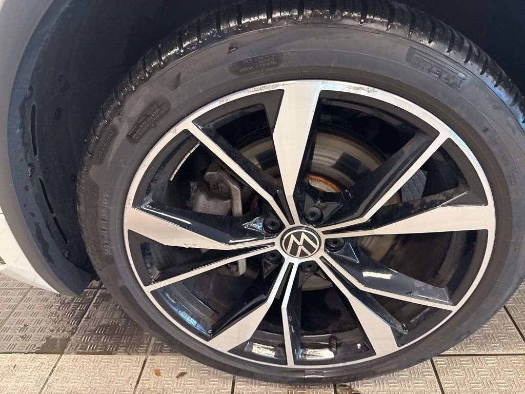 2022 Volkswagen Tiguan SEL Premium R-Line photo 4