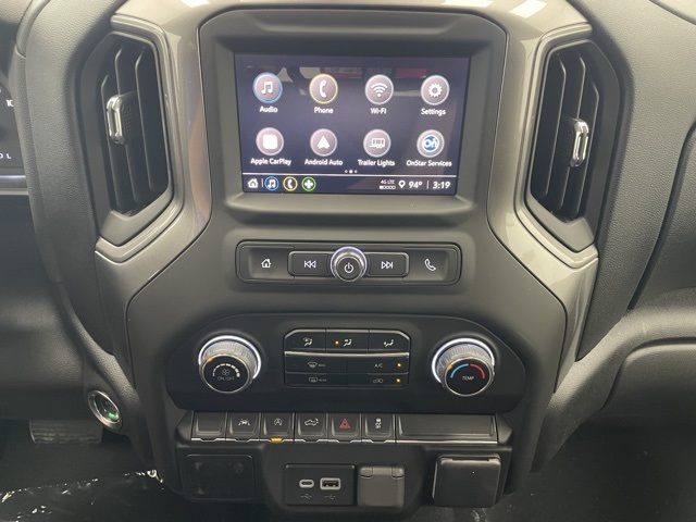 2025 Chevrolet Silverado 1500 Custom photo 3