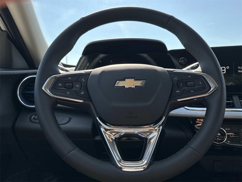 2025 Chevrolet Trax LT photo 15