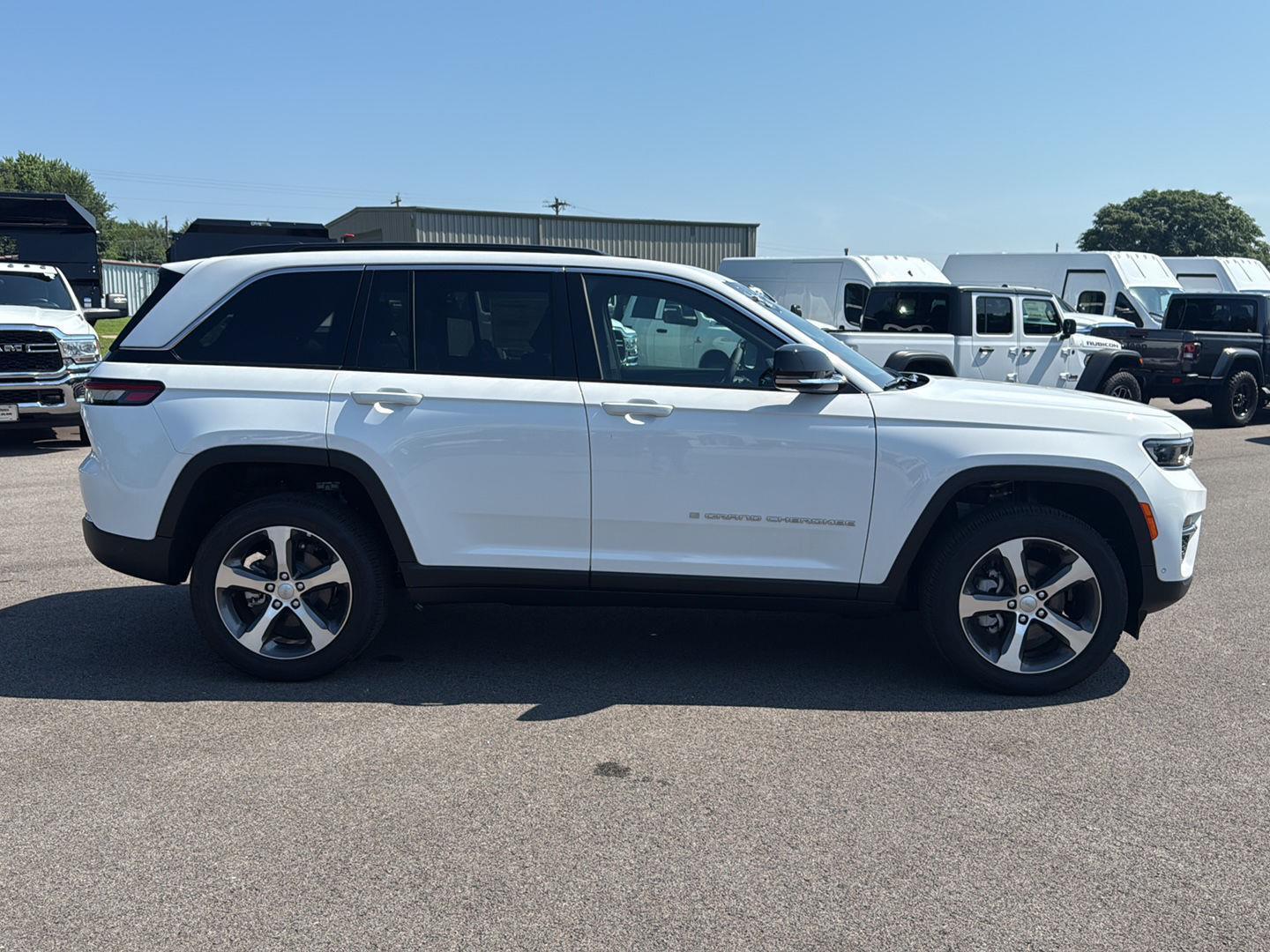 2025 Jeep Grand Cherokee Limited photo 4