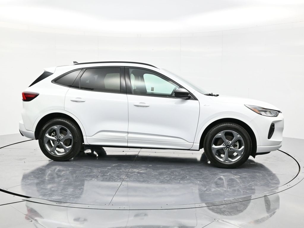 2023 Ford Escape ST-Line photo 4