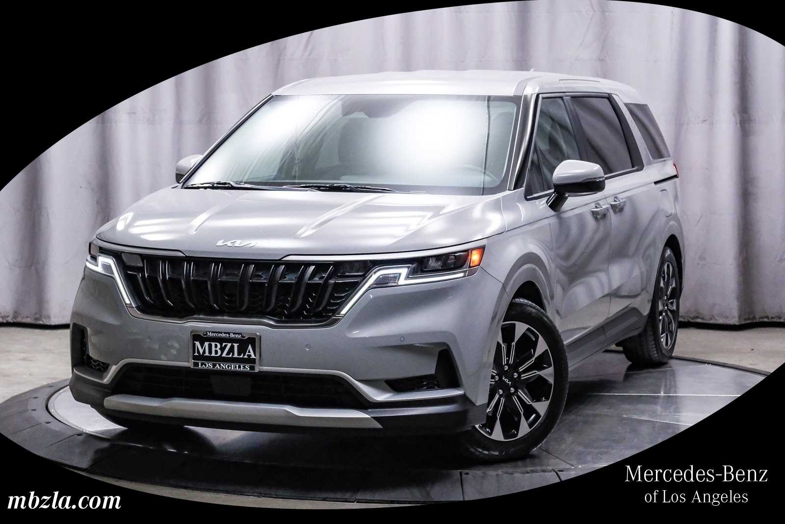 2024 Kia Carnival EX's photo