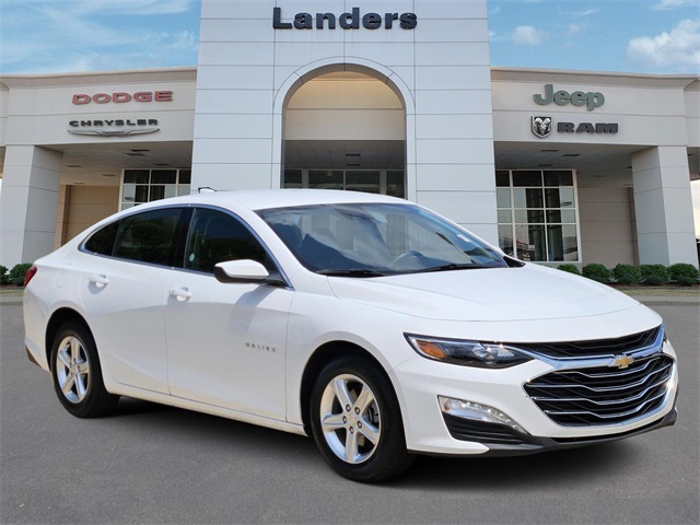 2024 Chevrolet Malibu 1LT photo 2