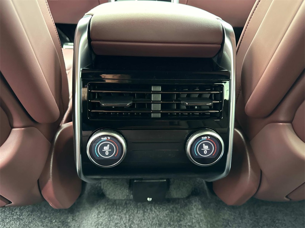 2025 Land Rover Range Rover SE photo 14