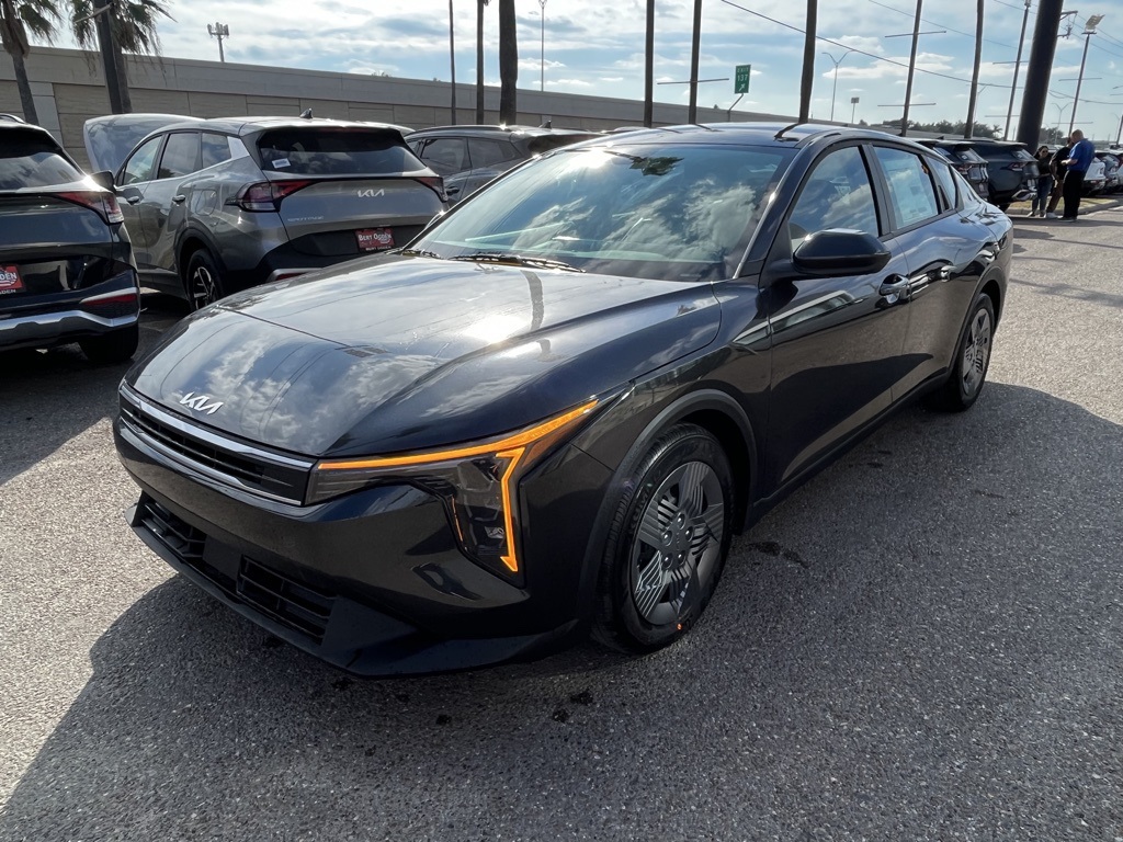 2025 Kia K4 LX photo 3