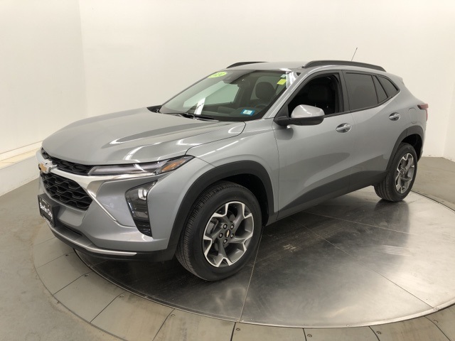 2024 Chevrolet Trax LT photo 3