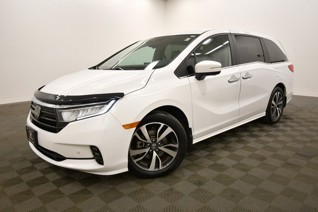 Used 2024 Honda Odyssey Touring with VIN 5FNRL6H88RB040725 for sale in Rochester, Minnesota