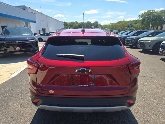 2025 Chevrolet Trax LT photo 5