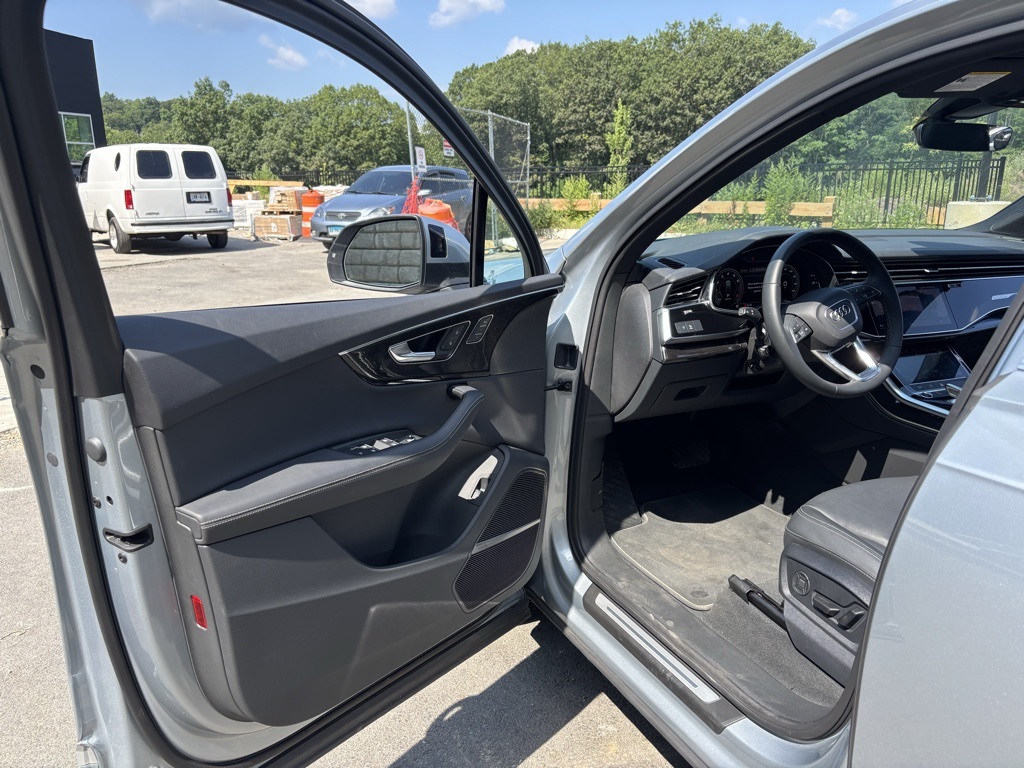 2025 Audi Q7 55 Premium Plus photo 17