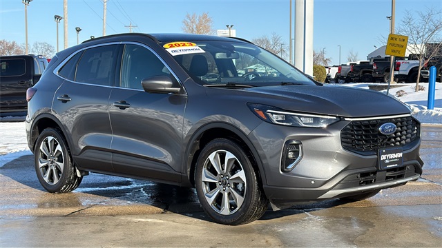 2023 Ford Escape Platinum's photo