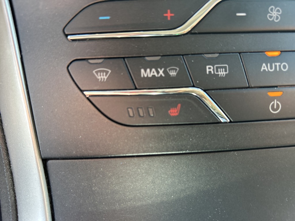2020 Ford Edge SEL photo 17