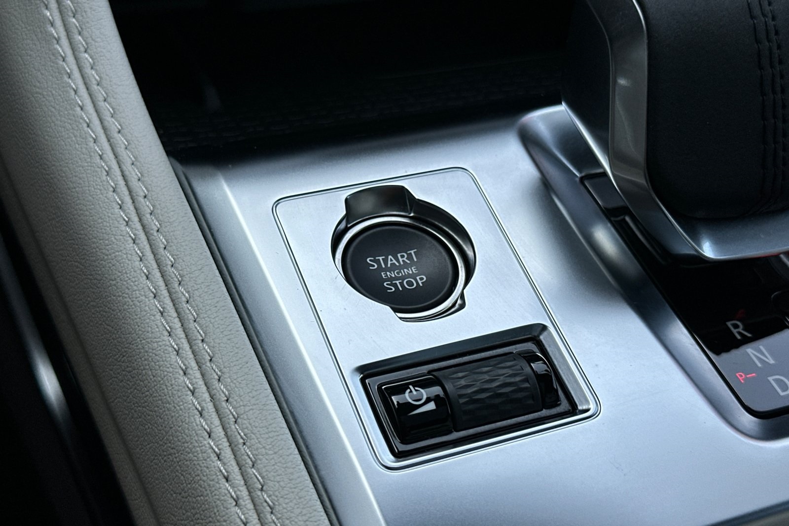 2025 Jaguar F-PACE P250 R-Dynamic S photo 25