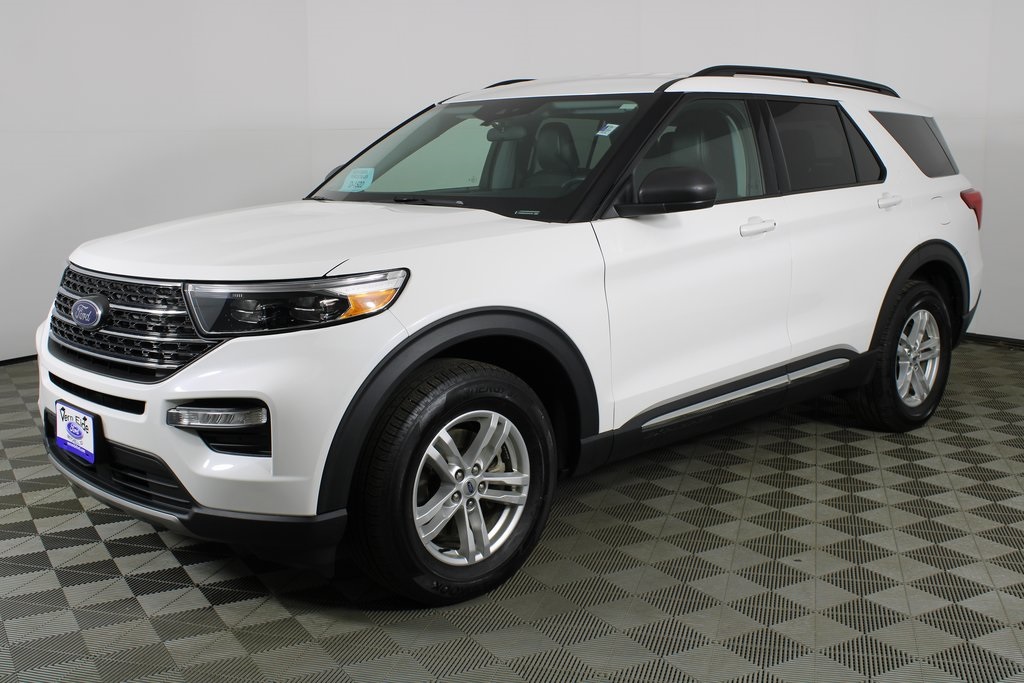 2023 Ford Explorer XLT photo 2