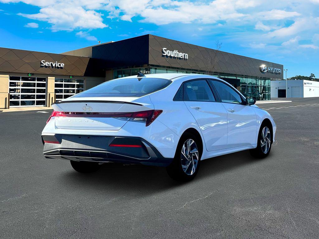 2025 Hyundai Elantra SEL Sport photo 7