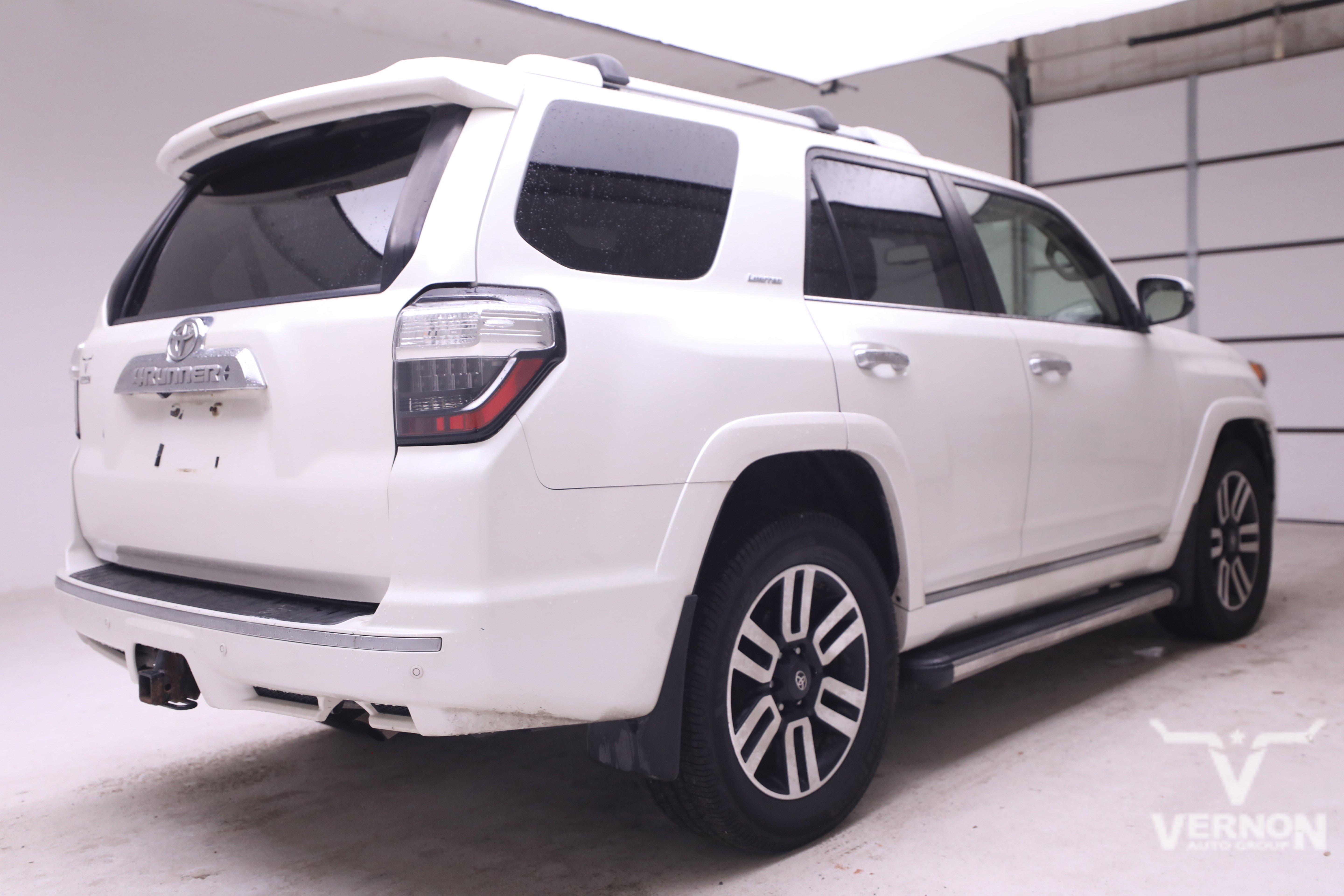 2016 Toyota 4Runner Limited photo 3