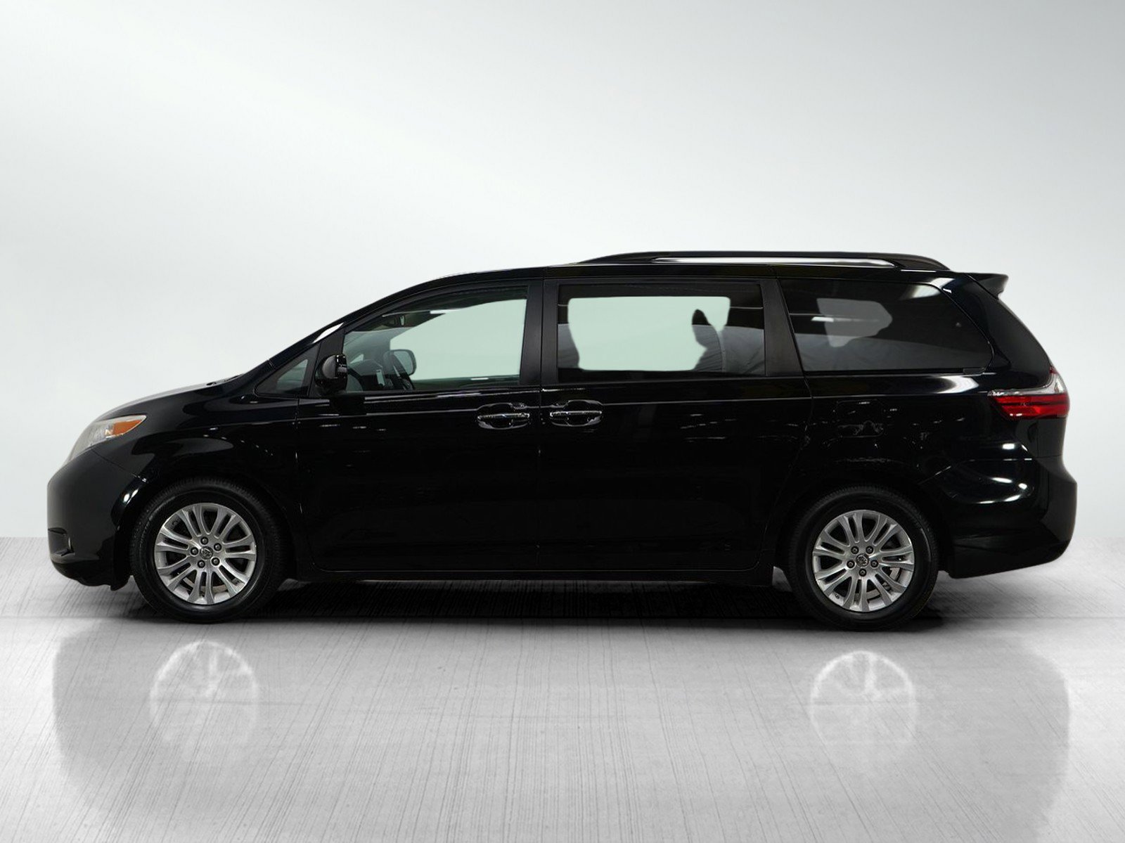 Used 2015 Toyota Sienna XLE with VIN 5TDYK3DC2FS594793 for sale in Minneapolis, Minnesota