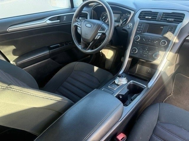 2017 Ford Fusion SE photo 4