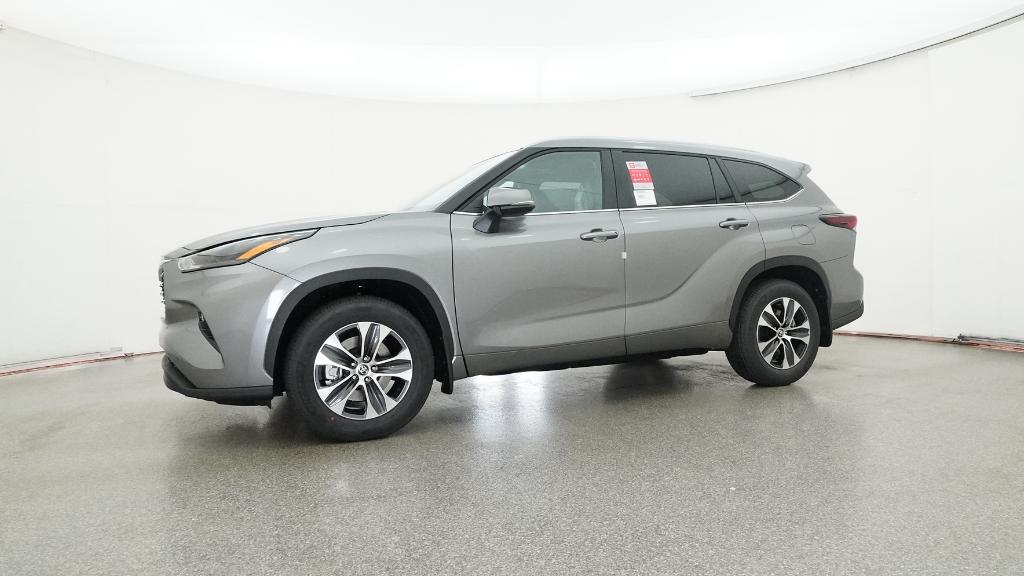 2025 Toyota Highlander XLE photo 2