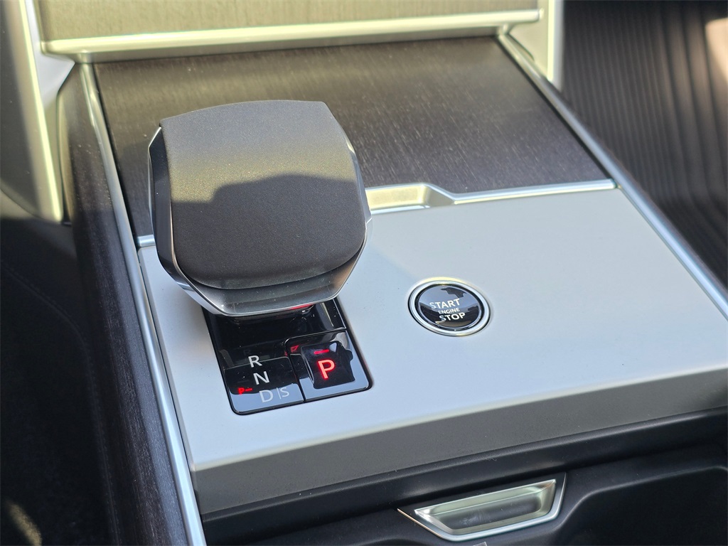2025 Land Rover Range Rover SE photo 15