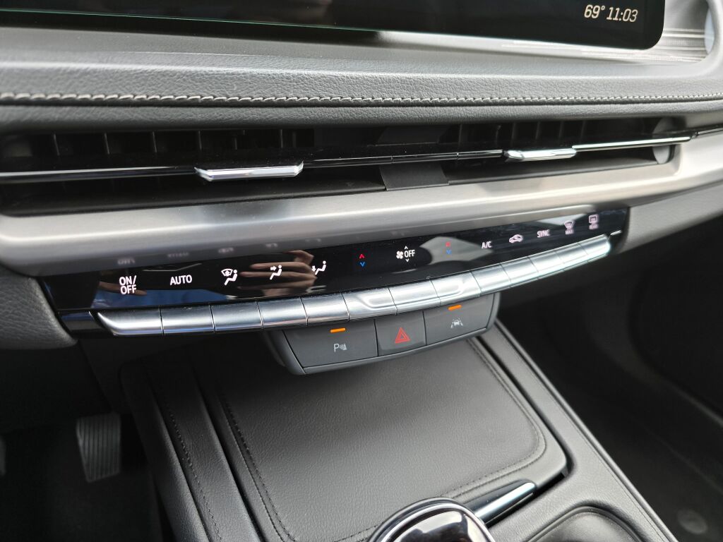 2024 Cadillac XT4 Premium Luxury photo 30