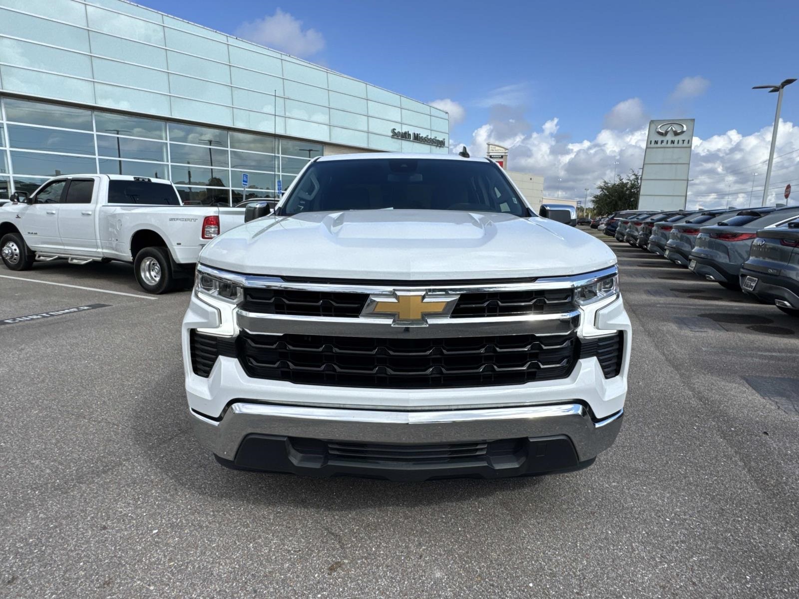 2024 Chevrolet Silverado 1500 LT photo 2